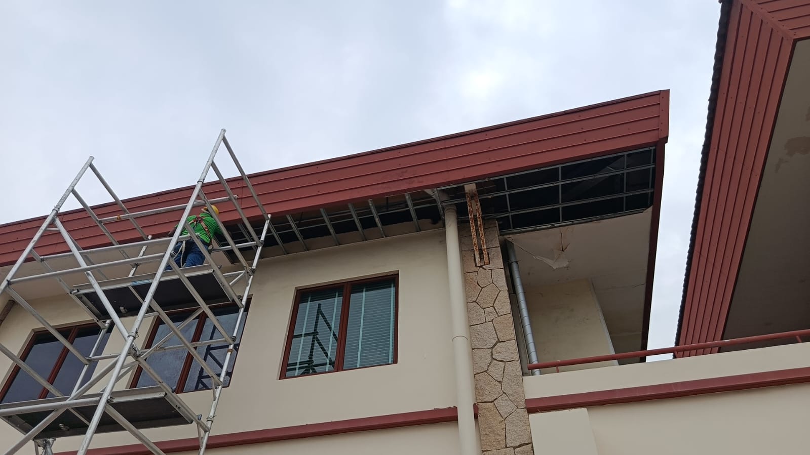 Scaffold at the St Gregory Hall facade during rectification